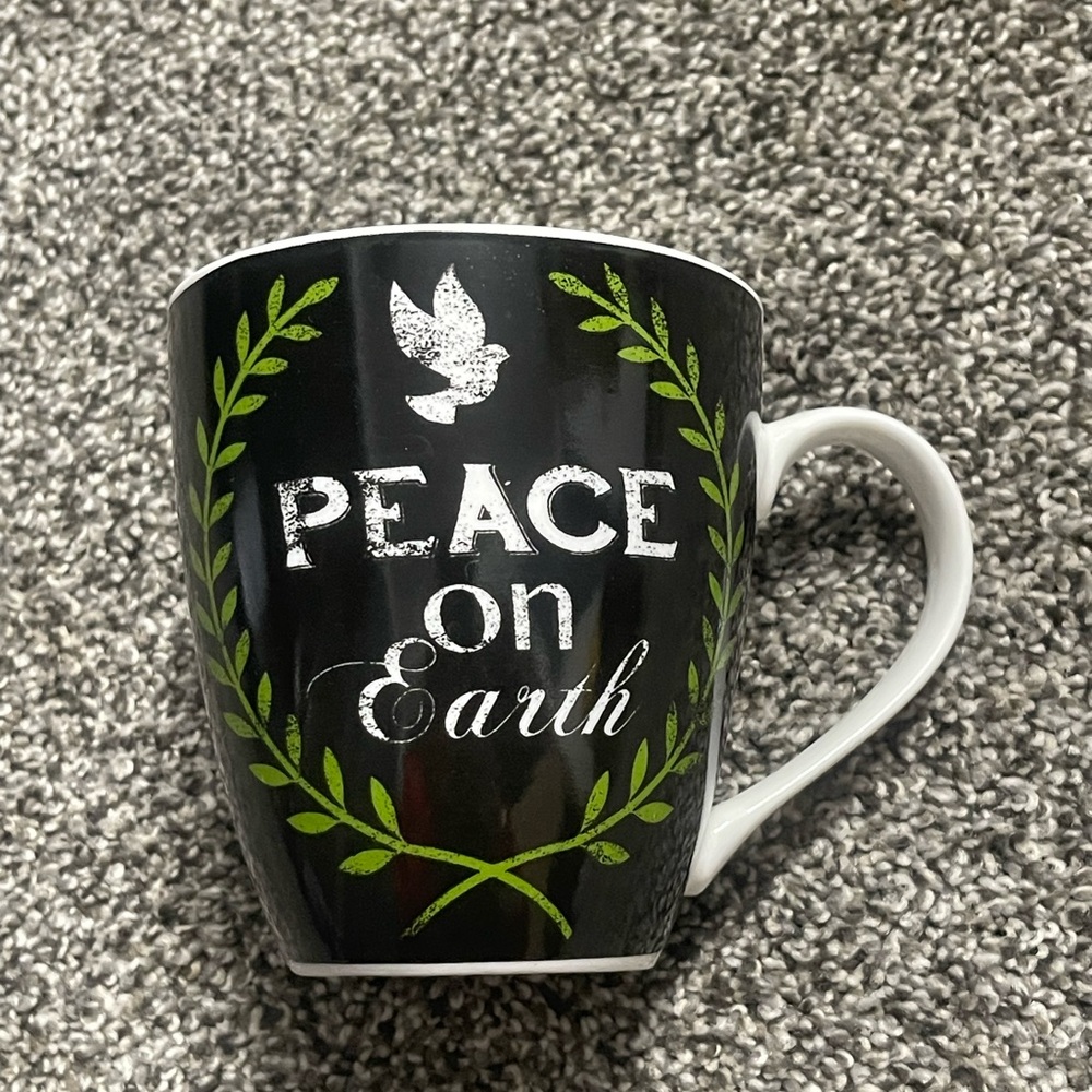 Pfaltzgraff Everyday “Peace on Earth” black mug